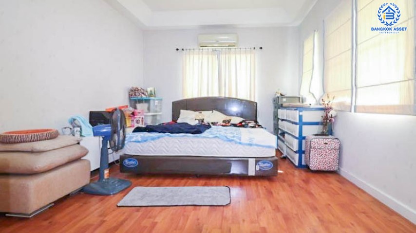 *****บ้านเดี่ยวมือสองย่านกรุงเทพฯ ม.ชัยพฤกษ์ เพชรเกษม81 เนื้อที่กว้าง 55.60 ตร.ว. ฟังก์ชัน 3 ห้องนอน 3 ห้องน้ำ ที่จอดรถ 2 คัน บ้านหลังมุม มีพื้นที่ด้านข้างสำหรับจัดสวน ทำเลเดินทางสะดวก เชื่อมต่อถนนเพชรเกษม ถนนมาเจริญ และใกล้จุดขึ้นทางด่วน "เพชรเกษม"